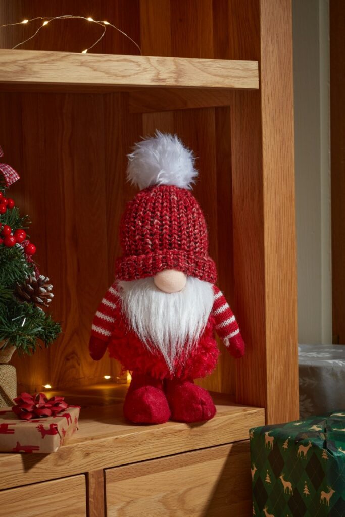 Medium Christmas Gonk in Woolly Hat – Red 5050642093071